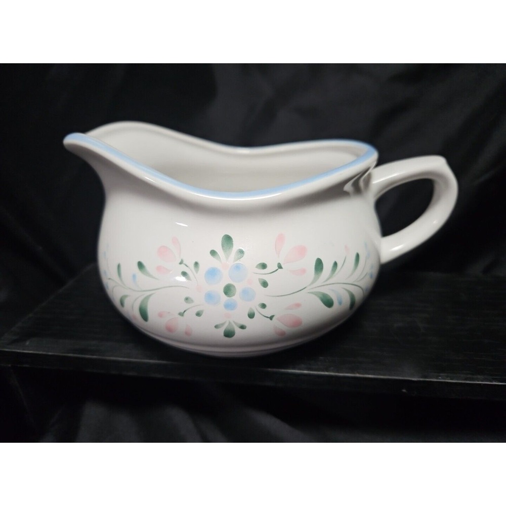 Fascino Stoneware Hand Decorated Gravy Boat Made in Japan